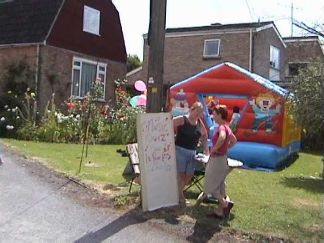 Lowfields4.jpg, 42193 bytes, 08/07/2001