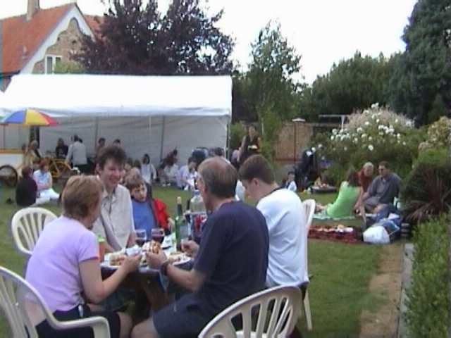 Lowfieldsbbq5.jpg, 41464 bytes, 08/07/2001