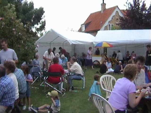 Lowfieldsbbq6.jpg, 38995 bytes, 08/07/2001