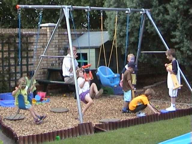 Lowfieldsbbq7.jpg, 54304 bytes, 08/07/2001