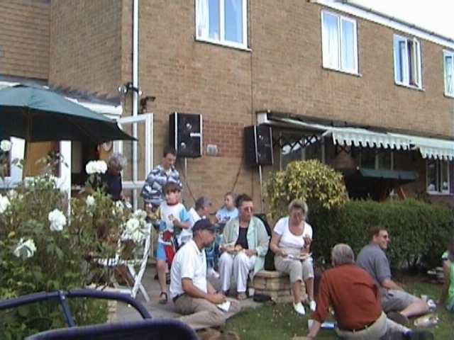 Lowfieldsbbq9.jpg, 45604 bytes, 08/07/2001